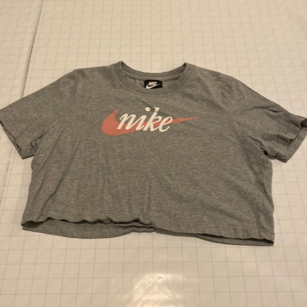 Grey cropped T-Shirt with pink logo